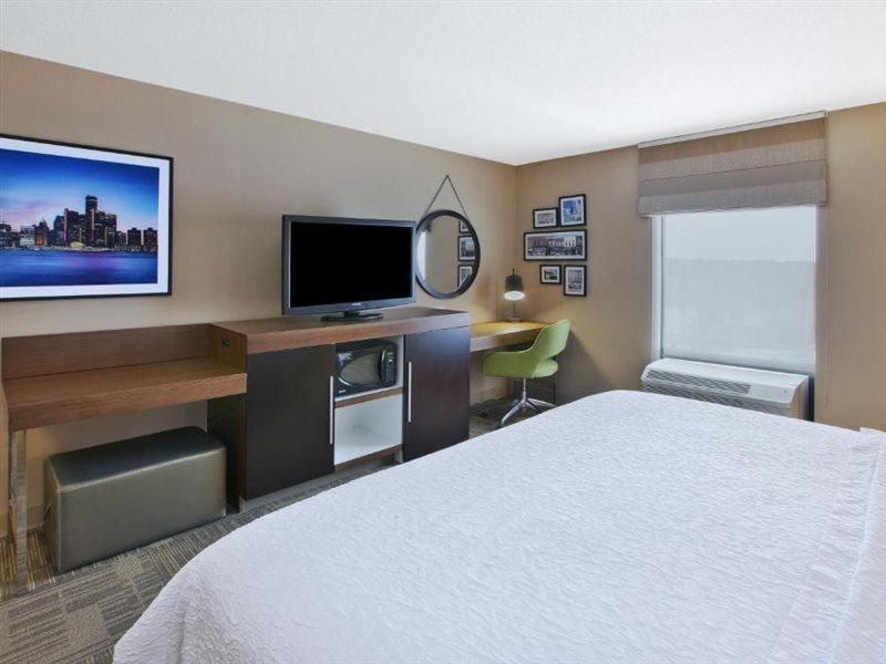 Hampton Inn Commerce/Novi Eksteriør bilde