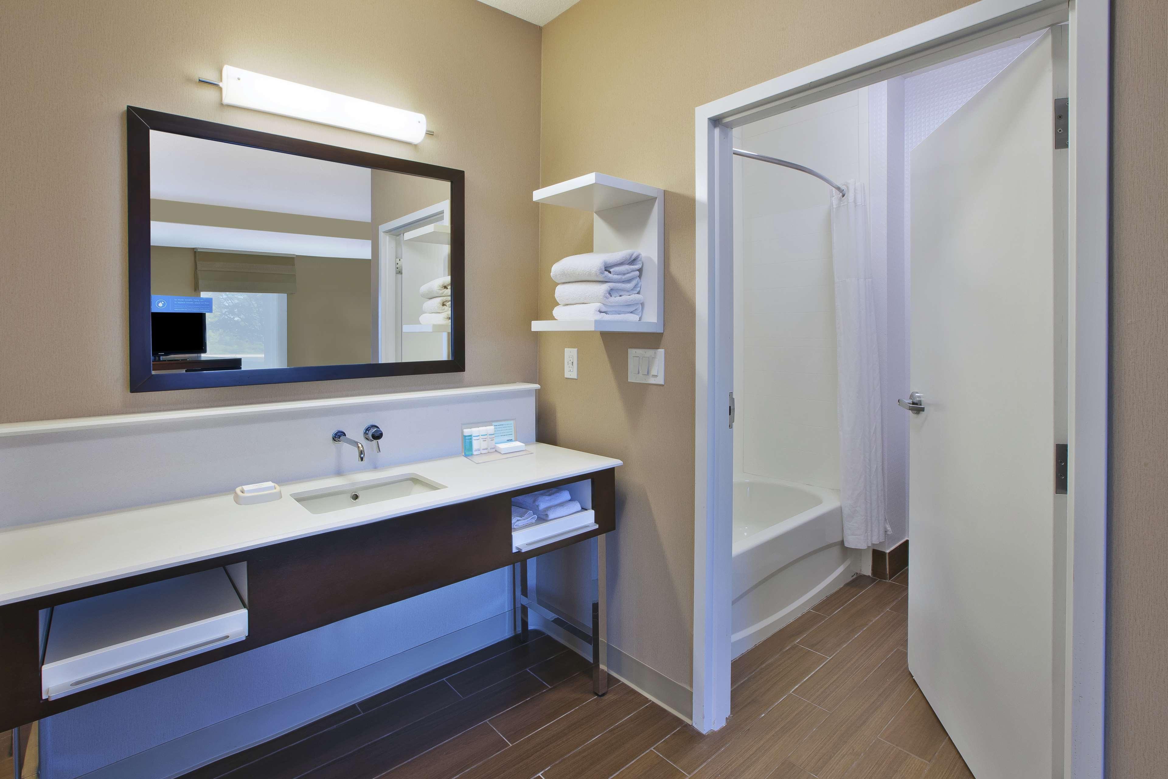 Hampton Inn Commerce/Novi Eksteriør bilde