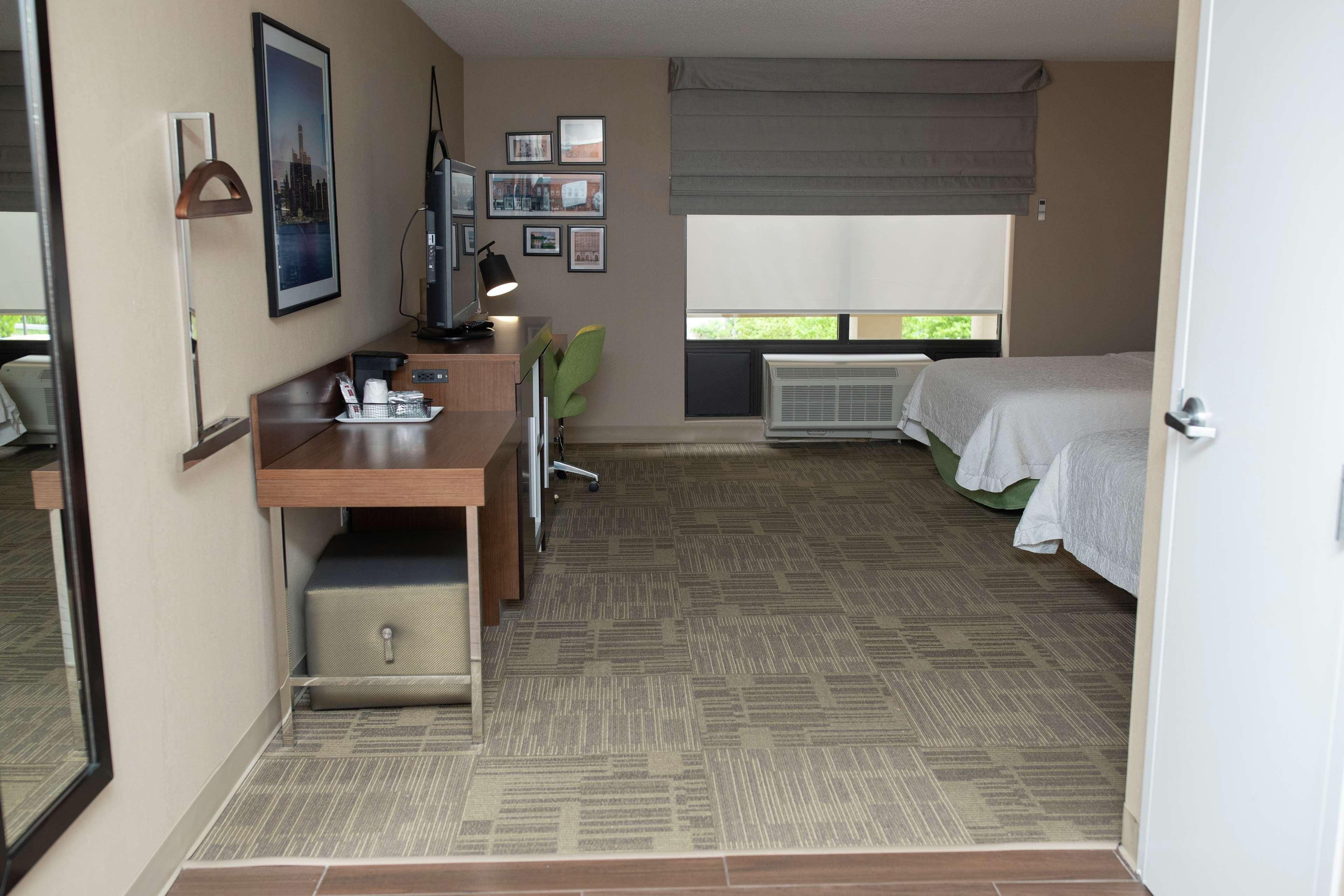 Hampton Inn Commerce/Novi Eksteriør bilde