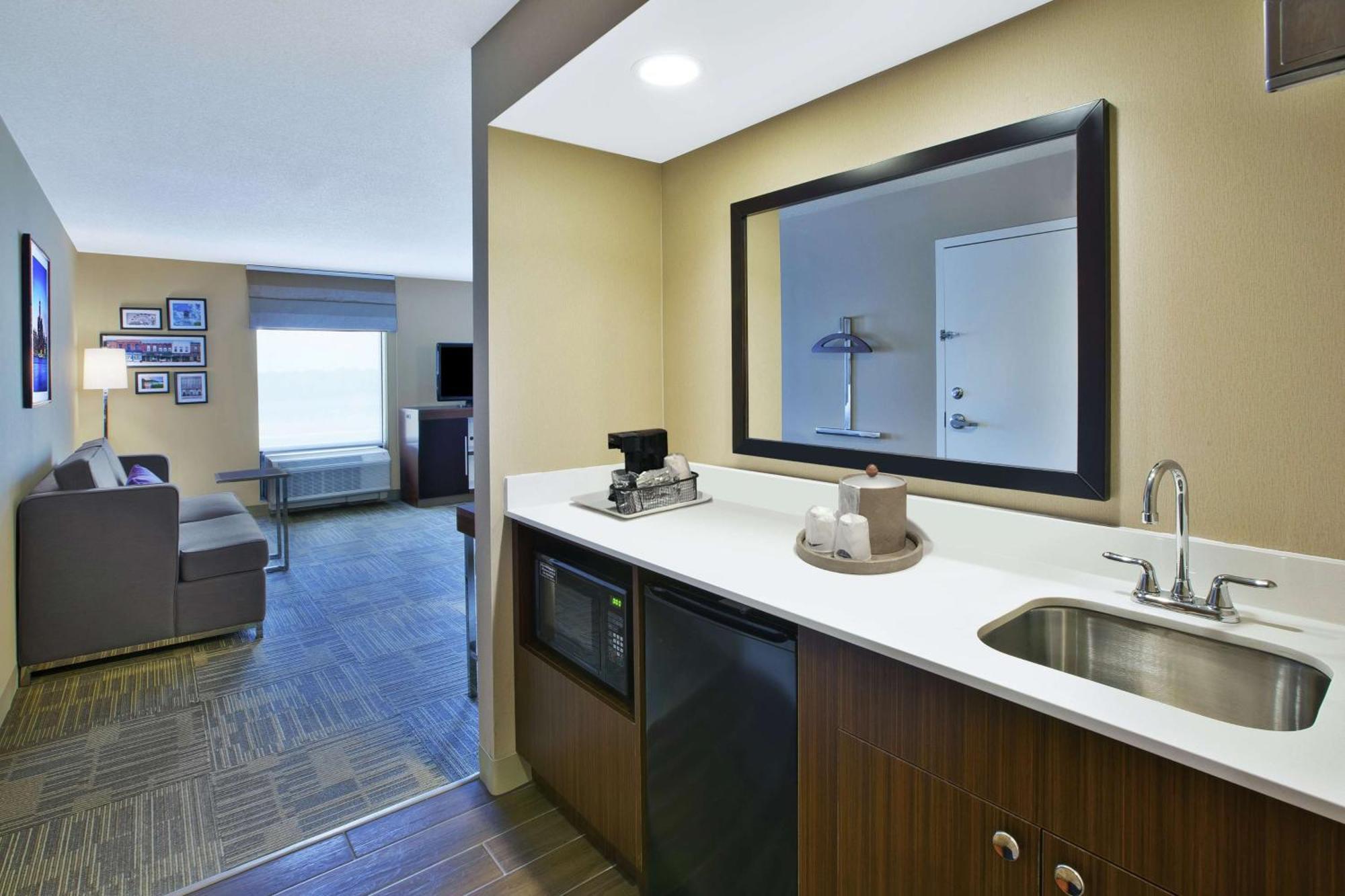 Hampton Inn Commerce/Novi Eksteriør bilde