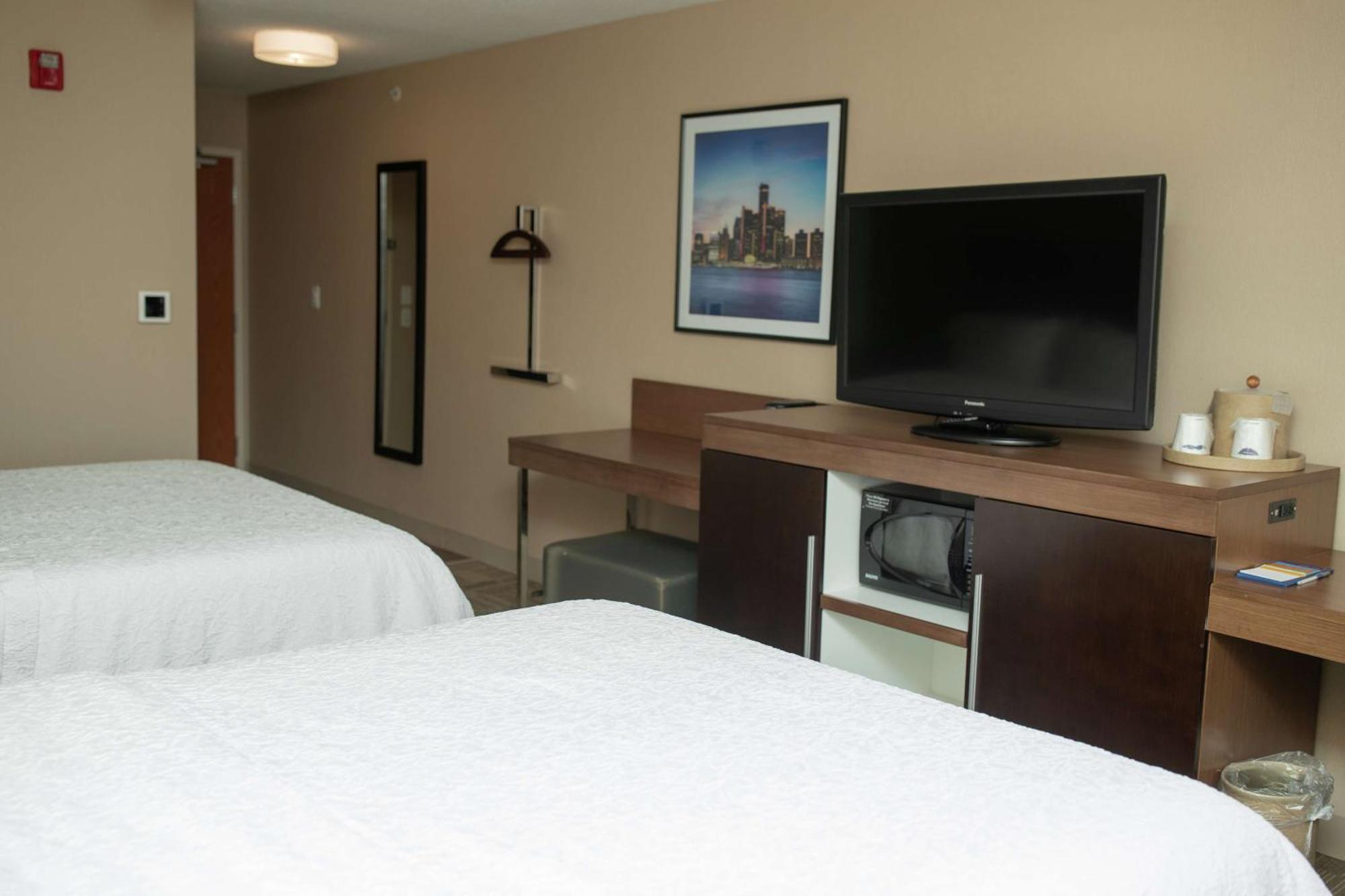 Hampton Inn Commerce/Novi Eksteriør bilde