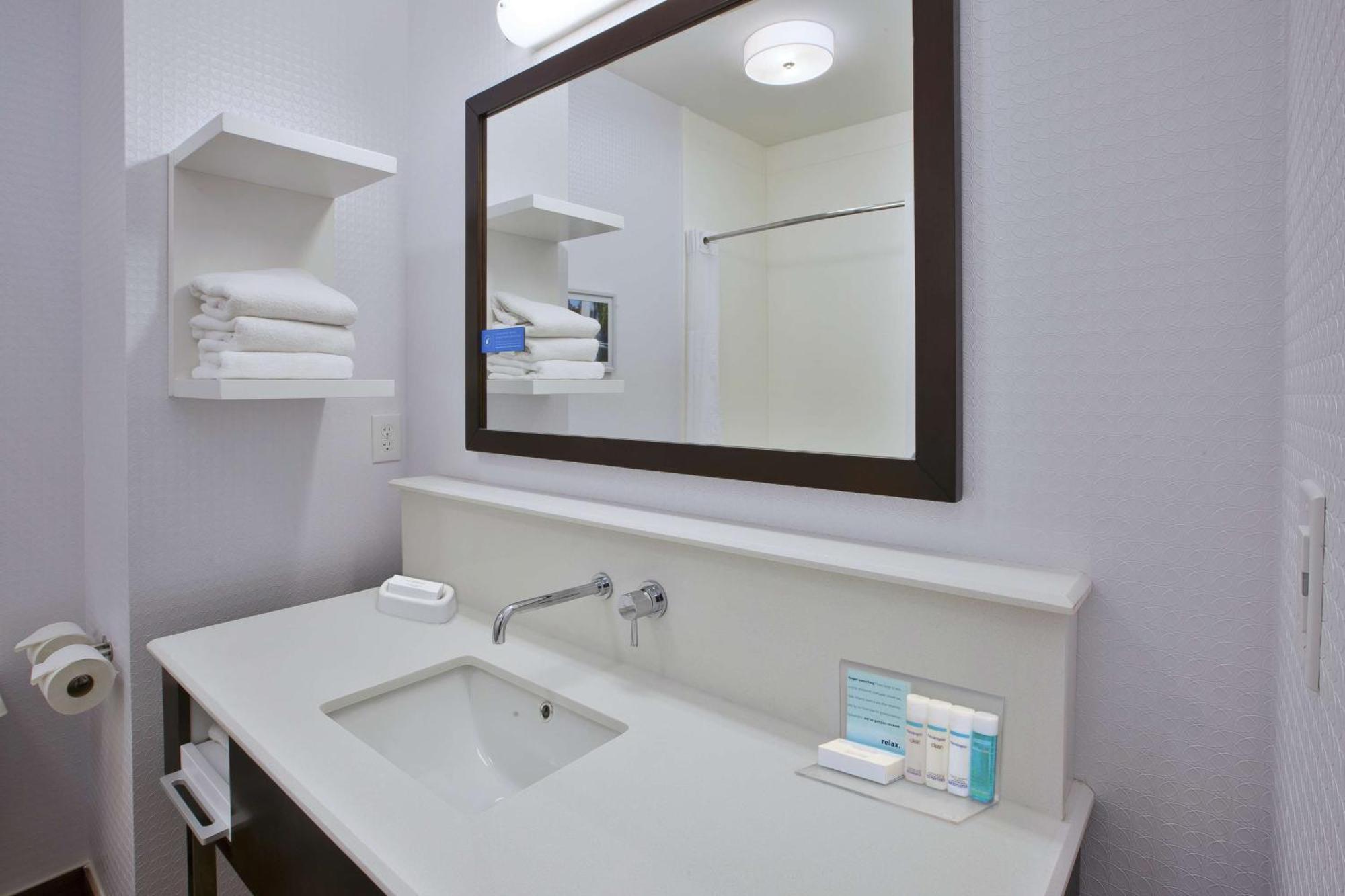 Hampton Inn Commerce/Novi Eksteriør bilde