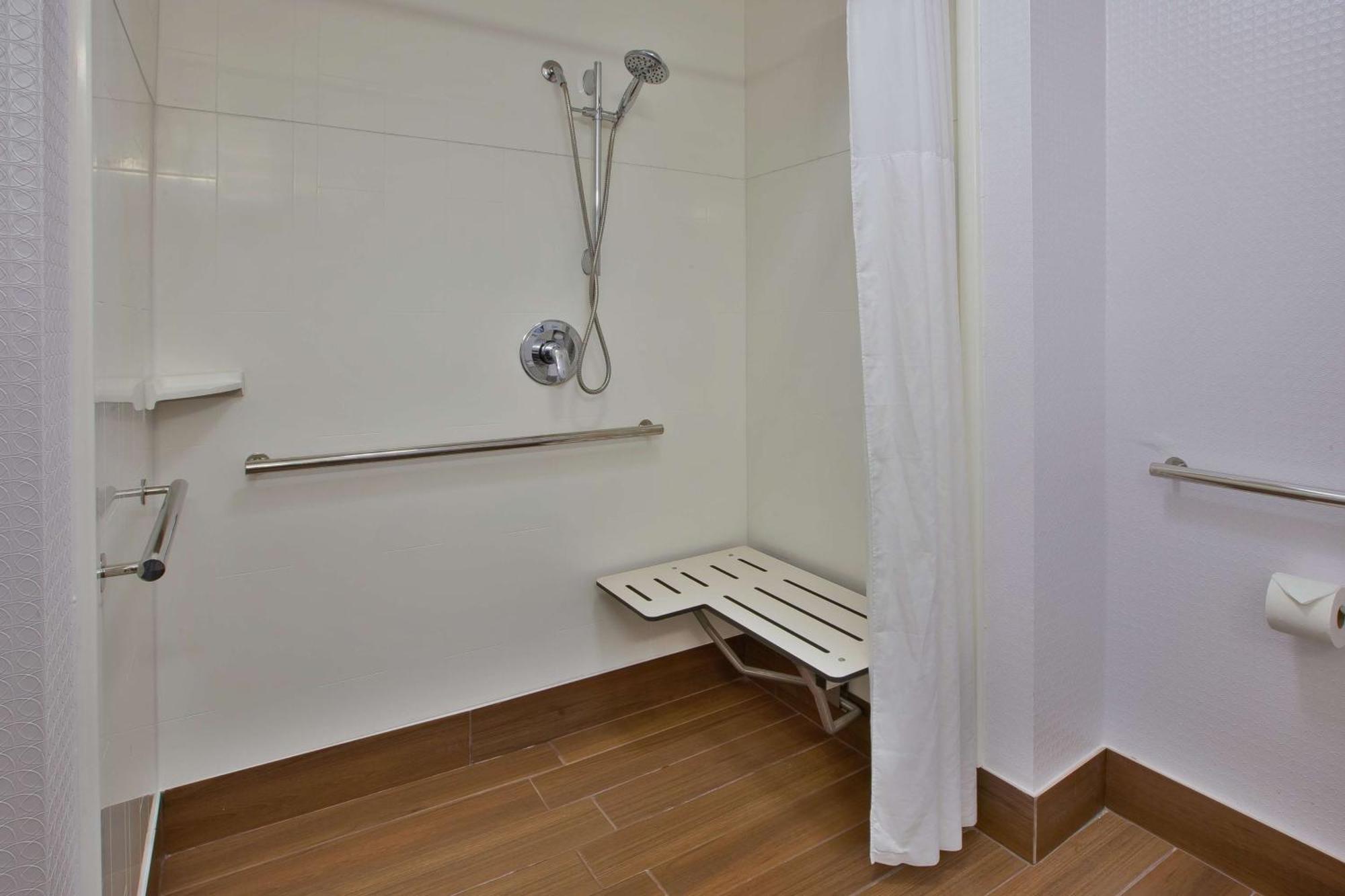 Hampton Inn Commerce/Novi Eksteriør bilde