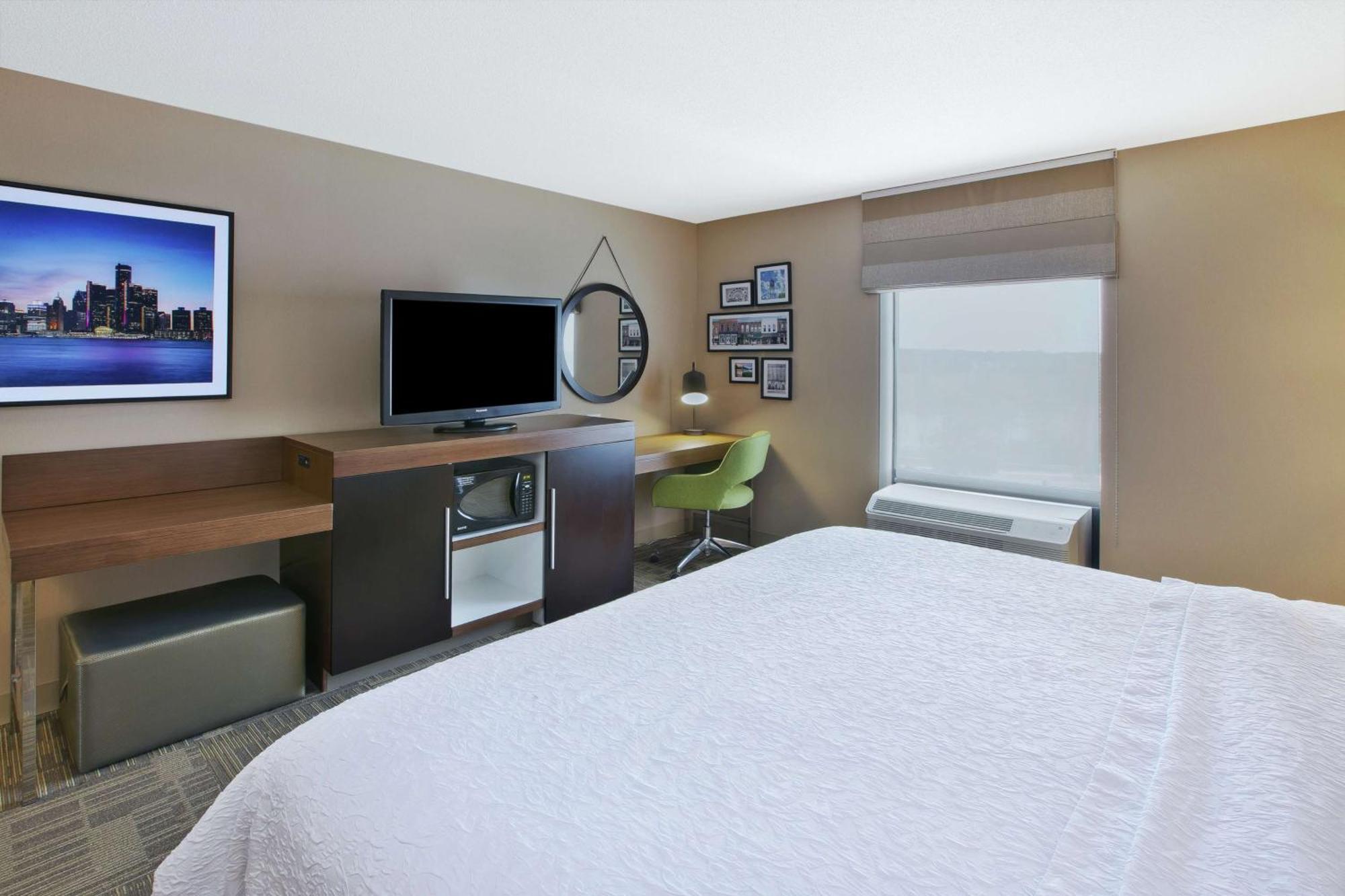 Hampton Inn Commerce/Novi Eksteriør bilde