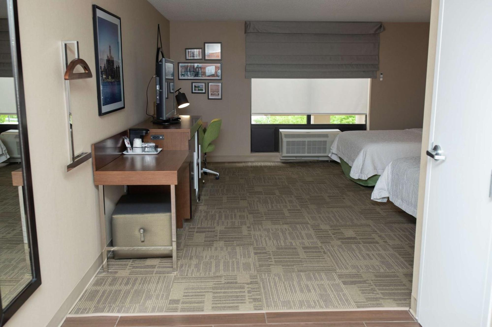 Hampton Inn Commerce/Novi Eksteriør bilde