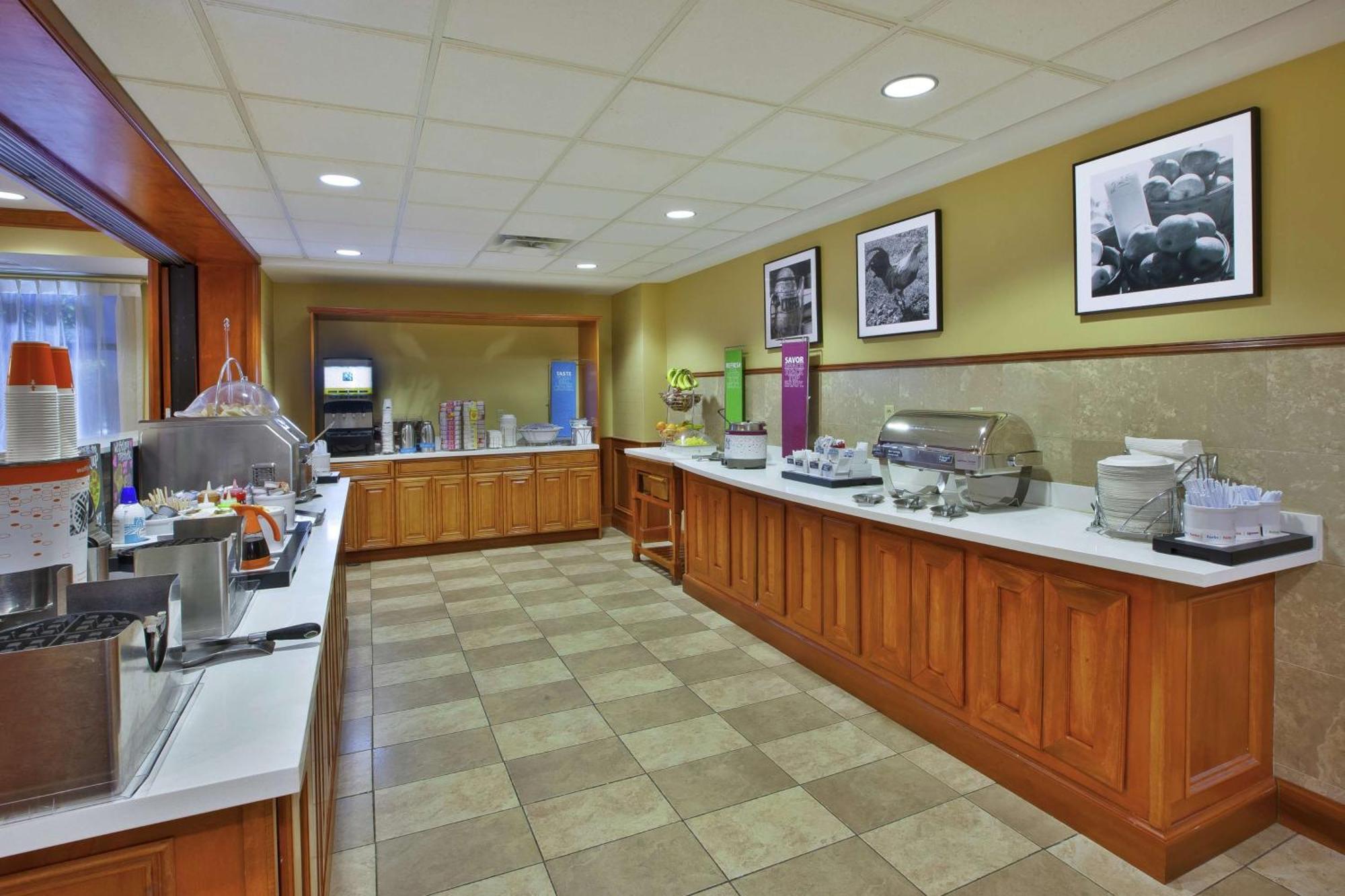 Hampton Inn Commerce/Novi Eksteriør bilde